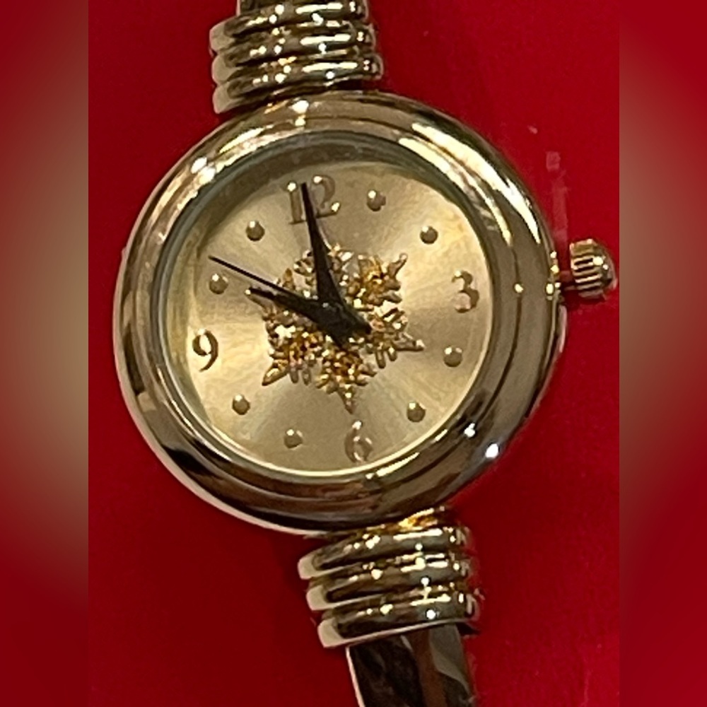 Holiday Lane Womens Gold-Tone snowflake Bracelet Watch 25mm - Picture 3 of 5